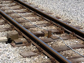 Linienleiter (ZSL 90) und Zugsicherungsmagnete (ZST 90)